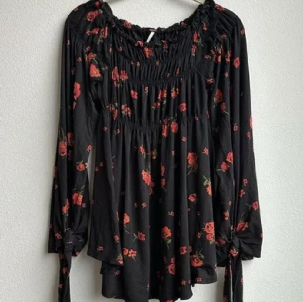 Free People flower top with bell sleeves - Picture 5 of 6
